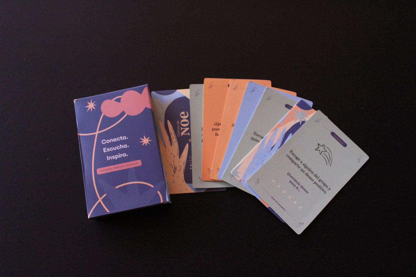 Mazo de Cartas de Noe con las cartas en abanico